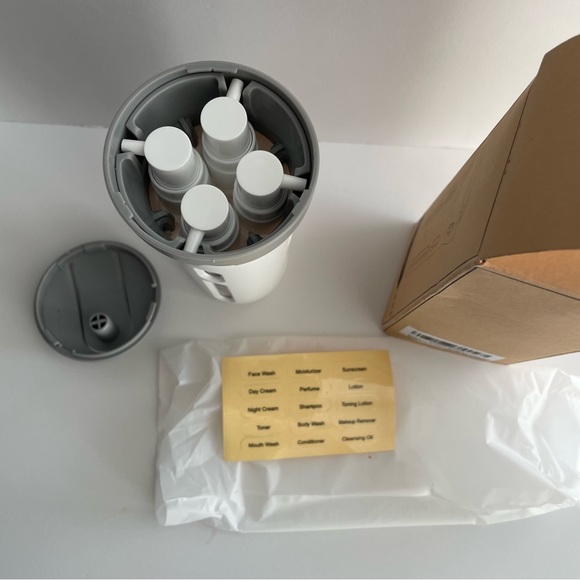 🆕 SmartTravel bottle set, 4-in-1 bottle perfect for travel - Picture 4 of 9